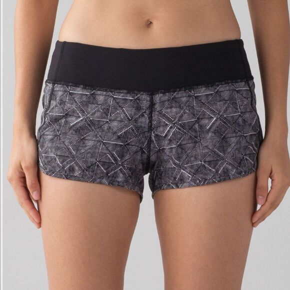 LULULEMON Speed Short (4-way Stretch 2.5")
Formation Alpine White Black / Black - Picture 2 of 10